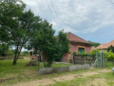 Eladó családi ház - Besnyő, Dózsa György utca