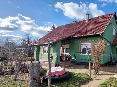 Eladó családi ház - Csongrád, Bokros