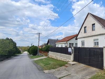 Eladó családi ház - Dunaalmás, Jókai Mór út 11.