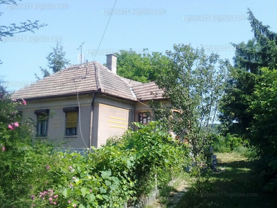 Eladó családi ház - Erdőkürt, Kossuth út