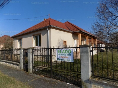 Eladó családi ház - Levél, Győr-Moson-Sopron megye