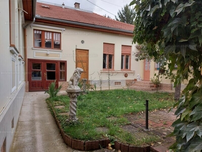 Eladó családi ház - Pécs, Egyetemváros