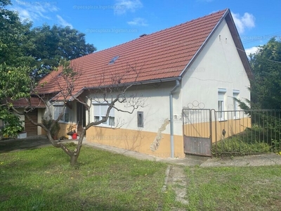 Eladó családi ház - Pécs, Málom