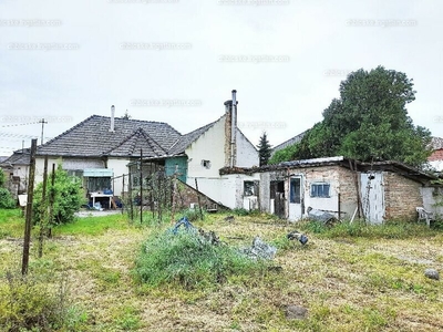 Eladó családi ház - Tatabánya, Komárom-Esztergom megye