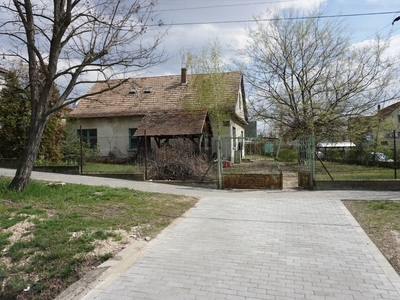Eladó családi ház - XVI. kerület, Szlovák út 88.