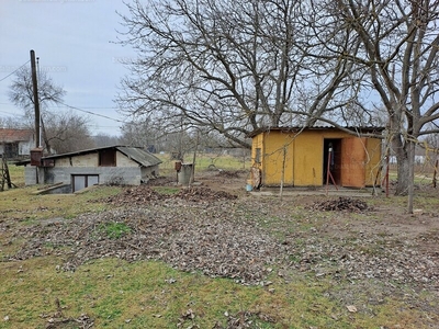 Eladó külterületi telek - Csemő, Pest megye