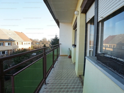 Eladó sorház - Veszprém, Egry József utcai lakótelep