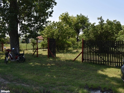 Telephelynek kiválóan alkalmas, körbekerített 1439 m2 telek eladó! - Törökszentmiklós, Jász-Nagykun-Szolnok - Telek, föld