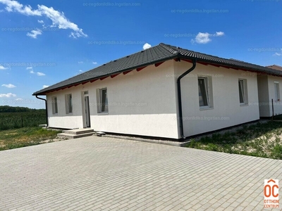 Eladó családi ház - Taksony, Pest megye