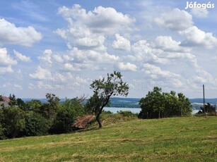 Eladó félpanorámás telek tihanyi cserhegyen!