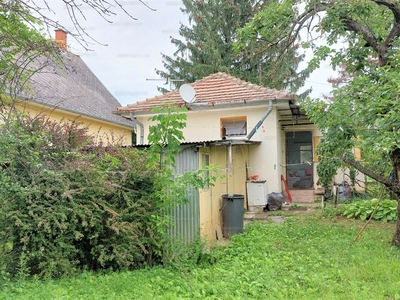 Eladó családi ház - Balatonszárszó, Üdülőövezet