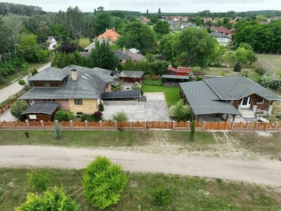 Eladó könnyűszerkezetes ház - Lakitelek, Bács-Kiskun megye