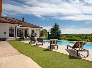 Eladó Ház, Somogy megye Siófok Balatonra panorámás toszkán stílusú villa, az erdő ölelésében