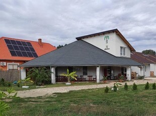 Eladó hotel Cserkeszőlő