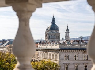 Eladó téglalakás Budapest, VI. kerület, Tetőtér