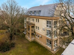 Kiadó iroda Budapest, XI. kerület, Gellérthegy, Irodaházban 216 m² iroda kiadó, 4. emelet