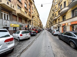 Eladó átlagos állapotú lakás - Budapest XII. kerület