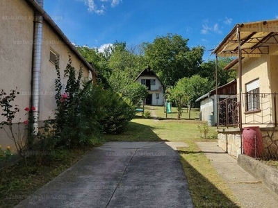 Eladó családi ház - Lábatlan, Paprét utca