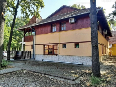 Eladó szálloda, hotel, panzió - Füzesgyarmat, Békés megye