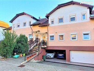 Dunakeszi, Széchenyi utca, 95 m2-es, sorház, 4 szobás, jó állapotú