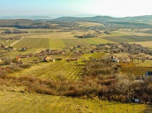 Eladó telek Pécsely