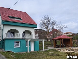 Panorámás családi ház eladó Balatongyörökön!