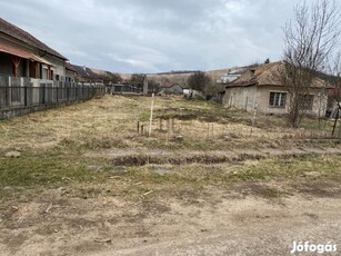 Szentsimonban kiváló helyen lévő építési telek eladó!