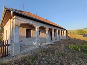 Eladó családi ház Tomor