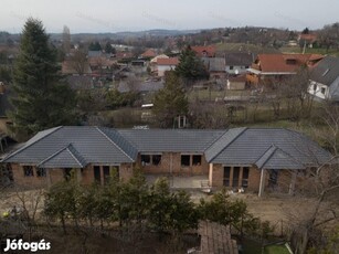 Budapest közelében korszerű, szerkezetkész ikerház jó közlekedéssel !