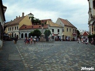 Szentendrei eladó tégla társasházi lakás