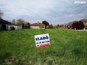 Táci eladó telek