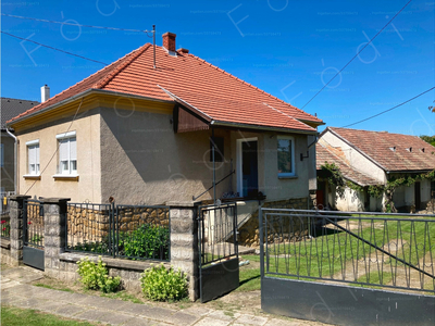 Eladó családi ház - Bakonyjákó, Rákóczi Ferenc utca