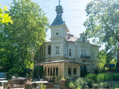 Eladó szálloda, hotel, panzió - Siófok, Belváros