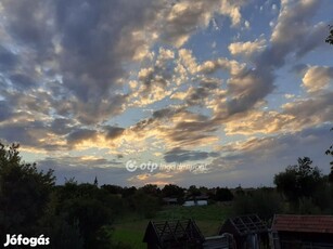 144 nm-es telek eladó Kecel