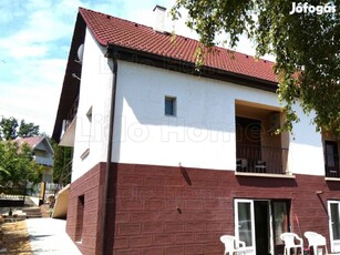 4 apartmanos nyaraló Balatonvilágoson eladó!