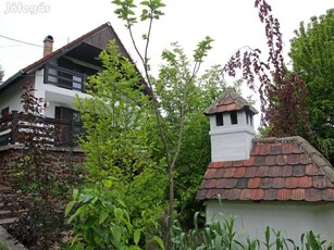 Ábarahámhegyen eladó jól felszerelt, részben panorámás családi ház