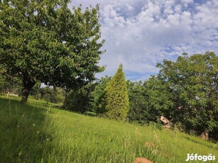 Balatontól 10 percre, csodás környezetben telek eladó