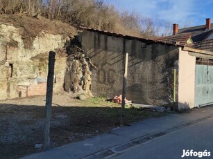 Eger, Verőszalában műhely csarnok eladó pinceágakkal