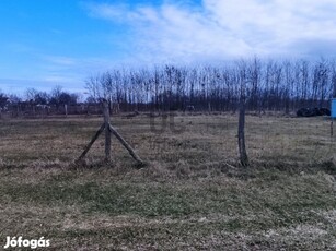 Eladó 1 000 m2-es építési telek