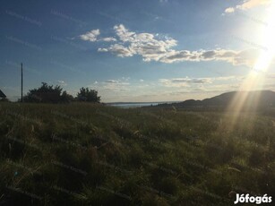 Eladó Balatonra panorámás nyaraló Badacsonytördemicen