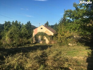 Eladó Balatonra panorámás nyaraló Badacsonytördemicen