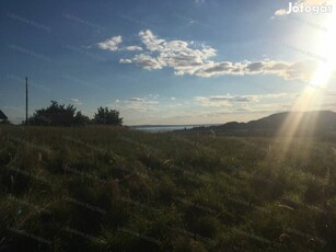 Eladó Balatonra panorámás tanya Badacsonytördemicen