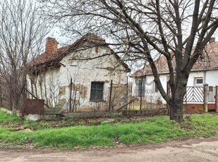 Eladó családi házDecs