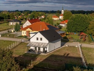 Eladó családi házHetes