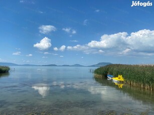 Eladó közvetlen vízparti terület Balatonfenyvesen!