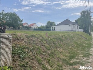 Eladó lakóövezeti telek kitűnő adottságokkal Győr-Ménfőcsanakon