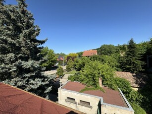 Eladó téglalakás Budaörs, Tetőtér