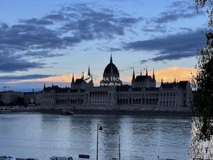 Eladó téglalakás Budapest, I. kerület, Vám utca, 2. emelet