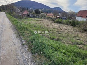 Eladó telek Esztergom