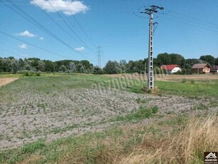 Eladó telekDabas